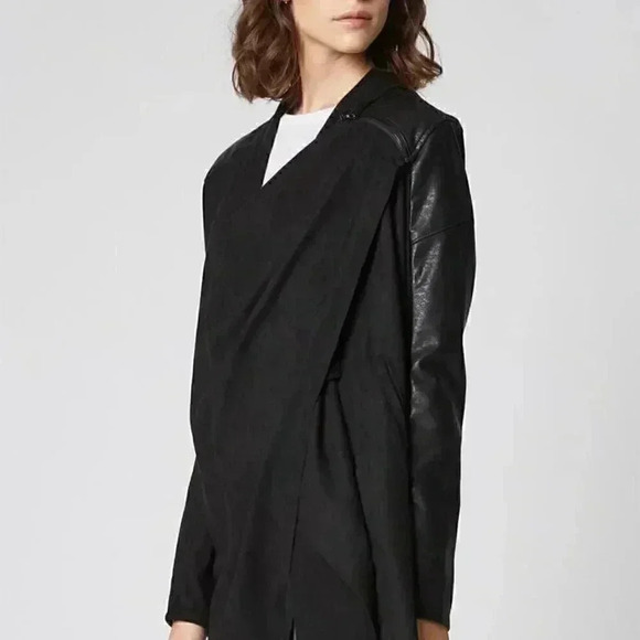 Drape front jacket with shoulder zip detailing. - Picture 3 of 11